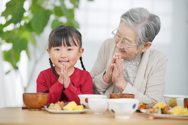 両親への出産内祝いは必要？喜ばれるおすすめ商品を紹介