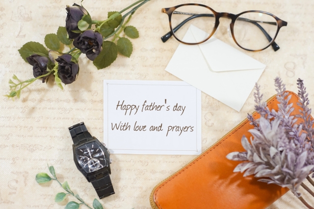父の日カードと時計と眼鏡