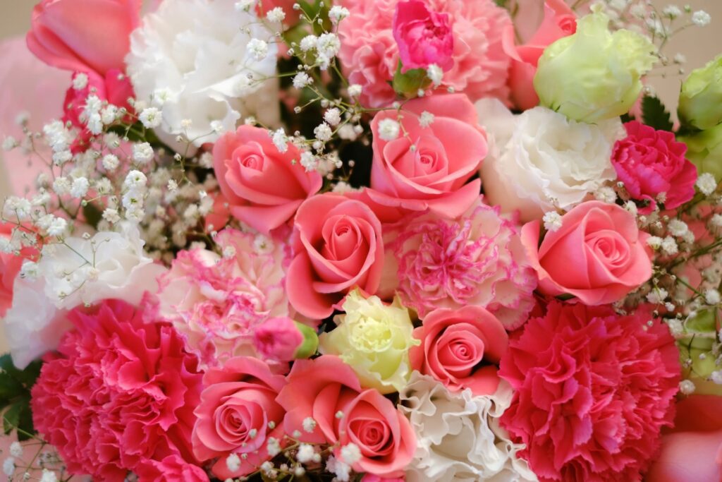 ピンクベースの花束